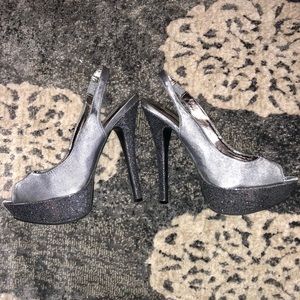 Steve Madden 6” Metallic Silver & Silk 8 Heels